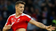 K roztrhnutým dresom sa vyjadril výrobca, nechýbajú ani vtipné názory