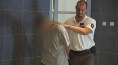Bratislavský policajt väznil a znásilňoval chlapca (13). Obeť prehovorila, aby upozornila, že páchateľ je opäť na slobode