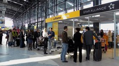 V Prahe muselo neplánovane pristáť lietadlo, na palube nahlásili bombu