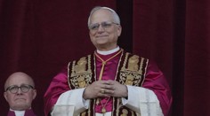 Habemus papam! Z komína na Sixtínskej kaplnke vyšiel biely dym, kardináli zvolili nového pápeža