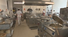 Je to definitívne. Žiaci osemročných gymnázií budú mať dotované obedy, zákon podpísala prezidentka