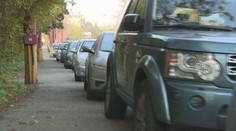 Áut je čoraz viac, na mestských parkoviskách chýbajú miesta. Samosprávy pripravujú zmeny