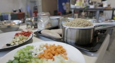 Kuchári sa spájajú v boji proti plytvaniu potravín. Odrazí sa to v jedálnych lístkoch?