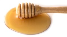 Med je jednou z najlákavejších potravín na falšovanie. Zisťovali sme, ako špekulanti klamú