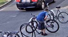 Drzý zlodej za bieleho dňa ukradol žene drahý bicykel. Využil jednoduchý trik