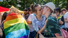 Zahraničie je v právach LGBTI+ ľudí ďalej. Zisťovali sme, čo je tam pre nich už bežné