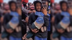 Zázračná záchrana: Dva dni po zemetrasení v Indonézii vytiahli spod trosiek malého chlapca