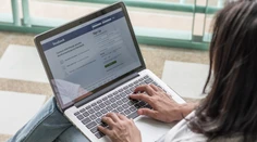 Česká učiteľka napísala na Facebooku nenávistný odkaz na adresu prváčikov. Hrozí jej väzenie