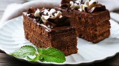 RECEPT NA DNES: Šťavnaty koláč s čokoládou