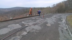 Motoristi mu nepovedali inak ako tankodrom. Jeden z najhorších úsekov našich ciest sa konečne dočká opravy