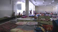 Nemali nájomné zmluvy, no chcú náhradné bývanie. Obyvatelia zo zničenej bytovky zatiaľ bývajú v jedálni