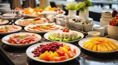 Po celom svete miznú z reštaurácií švédske stoly. Hotely sa pridávajú k trendu proti plytvaniu