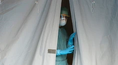 Prvý týždeň znamená najvyššie riziko. V tele nakazeného sa nachádza až milión vírusov