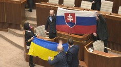 Poslanci na seba schválili nový bič. Nespratníkov bude môcť zo sály vyvádzať parlamentná stráž