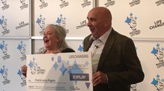 Víťazný tiket na takmer 58 miliónov libier im pred očami roztrhali na polovicu