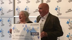 Víťazný tiket na takmer 58 miliónov libier im pred očami roztrhali na polovicu