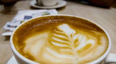 Kávičkári si prídu na svoje. Na Slovensko prichádza najväčší konkurent Starbucksu