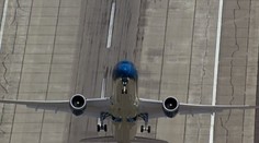 Stiahnu sa vám polky. Lietadlo sa odlepilo strmhlav do vzduchu