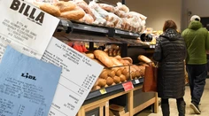 Tieto nákupné bločky z ôsmich krajín neklamú. Slováci platia za potraviny toľko ako Nemci