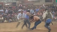 Bizarná tradícia z Peru: Rozhádaní ľudia si pred Novým rokom vybavovali účty ručne stručne