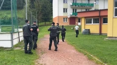 Polícia vyšetruje bombové vyhrážky ako terorizmus. Vypátrať autora správ však pravdepodobne nebude jednoduché