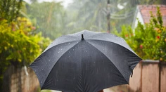 Varovanie pred búrkami s krúpami: Meteorológovia vydali druhý stupeň výstrahy