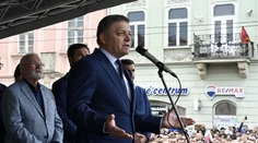 Fico ohlasuje ďalší protest. Môžu sa na ňom stretnúť tisícky nezaočkovaných ľudí a bez rúšok