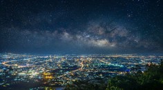 FOTO: Ako by vyzerali nočné panorámy svetových metropol bez svetelného smogu