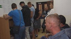 Návšteva cudzineckej polície v Trnave: Na minipriestore sa dlhé hodiny tlačia davy