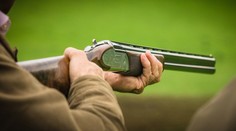 Muž zastrelil suseda, pretože zle zaparkoval. Všetko sa začalo hádkou