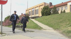 V Komárne úraduje veľký gang mladých dievčat, ktorý terorizuje študentky