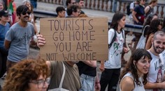 VIDEO: V meste, ktoré vo veľkom navštevujú aj Slováci, protestujú proti turistom