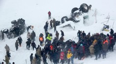 Prežili pád lavín v Turecku: Žena sedela v zasypanom minubuse, vedľa zomierala jej sestra