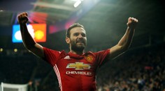 Manchester United zdolal obhajcu titulu Leicester rozdielom triedy