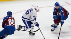 VIDEO: MacKinnon ako 100. hráč na méte 1000 bodov, prvá oslava bola predčasná. Buffalo pretrhlo negatívnu sériu