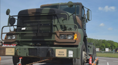 Na odpočívadle v Hornej Strede niekto poškodil vojenský ťahač americkej armády. Museli ho odtiahnuť