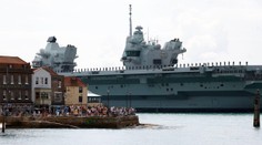 Najväčšia britská vojenská loď sa pokazila krátko po vyplávaní do USA