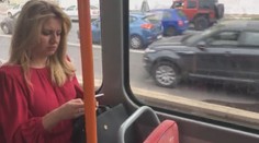 V piatok ste mohli v bratislavskej električke stretnúť nečakanú pasažierku