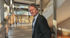 Avizoval, že odíde, no stále berie šesťtisícový plat. Zistili sme, že šéf katastra je už niekoľko rokov obžalovaný