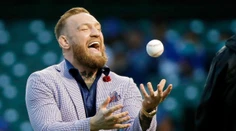 VIDEO: McGregorov úvodný nadhod baví sociálne siete. Horšie to hodil už iba raper 50 Cent