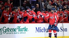 Washington natiahol víťaznú šnúru, Ovečkin prekonal Sakica a Iginlu