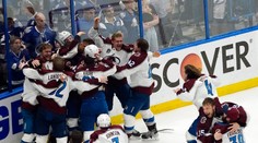 VIDEO: Viac ako 20-ročné čakanie sa skončilo. Colorado oslavuje zisk Stanleyho pohára