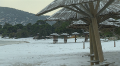 Extrémne chladné počasie v Európe pokračuje: Na Kréte napadol sneh po 40 rokoch