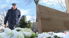 Do hrobu mu pochovali cudziu ženu. Prišiel to riešiť priamo na cintorín