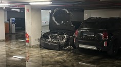 FOTO: Požiar Tesly v garáži 22-poschodovej bytovky v Bratislave. Obyvateľov museli evakuovať