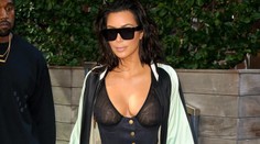 Čo týmto chcela povedať? Presvitajúce bradavky a naozaj čudesný outfit