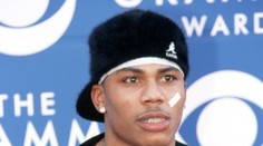 Speváka Nellyho zatkli pre obvinenie zo znásilnenia