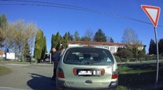 Polícia zadržala opitého vodiča. Auto prišla vyzdvihnúť jeho manželka, nafúkala ešte viac