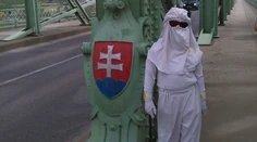 Zo dňa na deň bez peňazí. Slnečné lúče môžu Tomáša zabiť, napriek tomu úrady zobrali jeho mame dôležitý príspevok