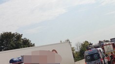 Nehoda na D1, zrazil sa nákladiak s dvomi osobnými autami